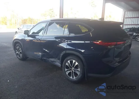 2021 Toyota Highlander Xle z USA, uszkodzony, nr VIN 5TDGZRBH4MS533595